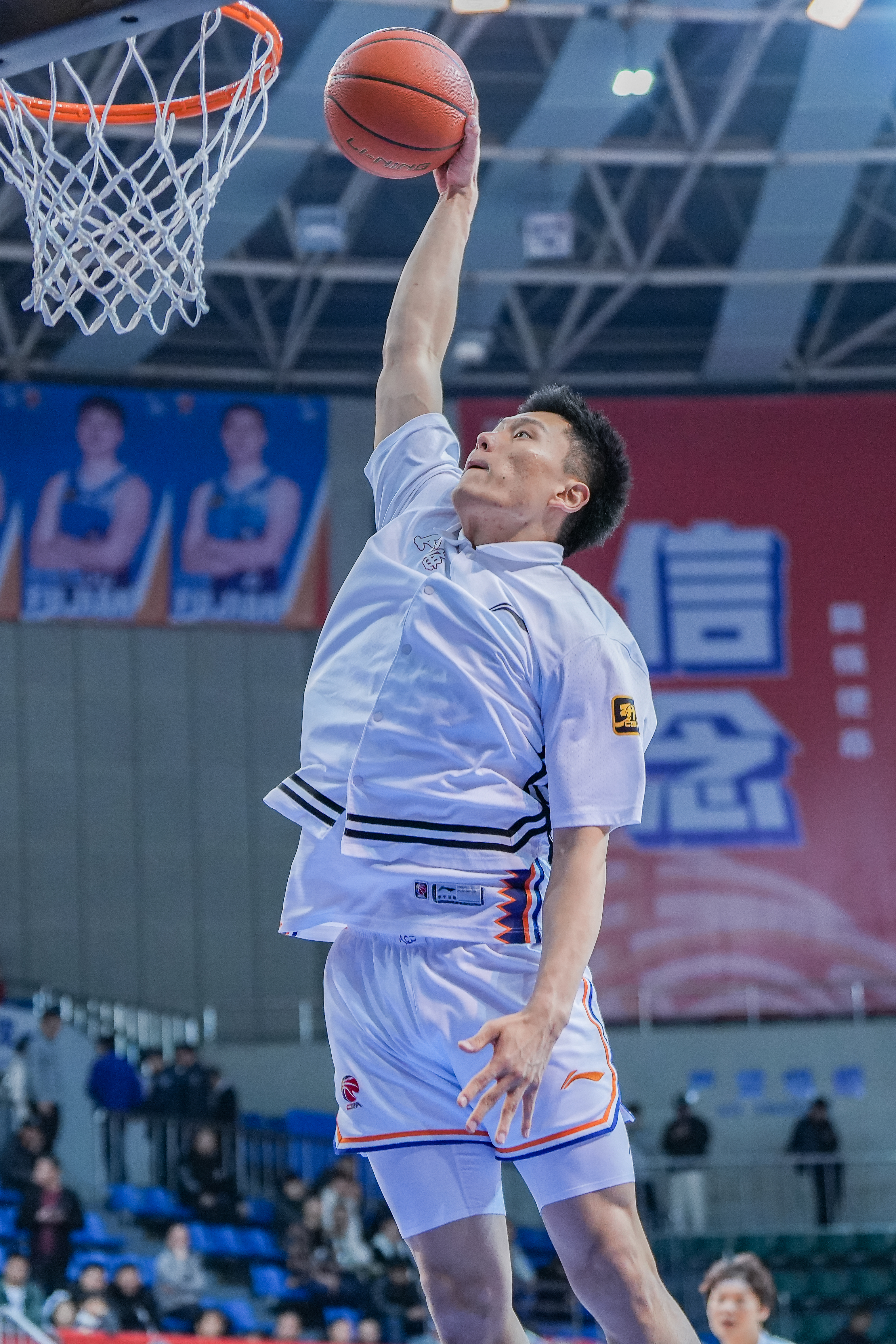  持續(xù)漲球！上海男籃“李花”組合—李弘權(quán)、李添榮