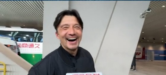  帶孩子和帶球隊(duì)哪個(gè)更累？謝暉笑言：都累，但帶孩子更累