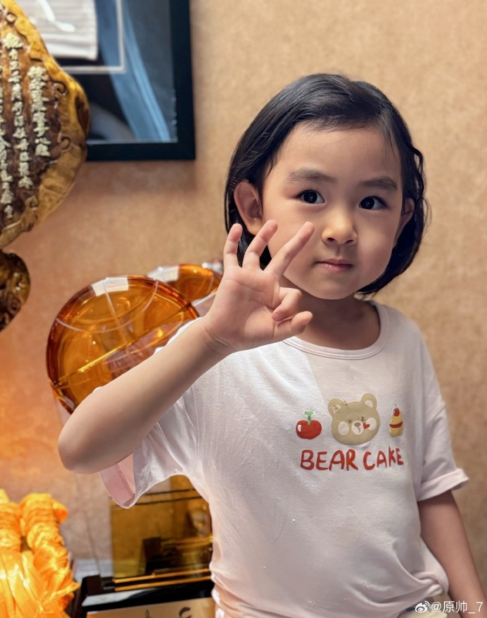  三分大賽三冠王！原帥曬三冠獎(jiǎng)杯：完成了女兒給安排的任務(wù)！