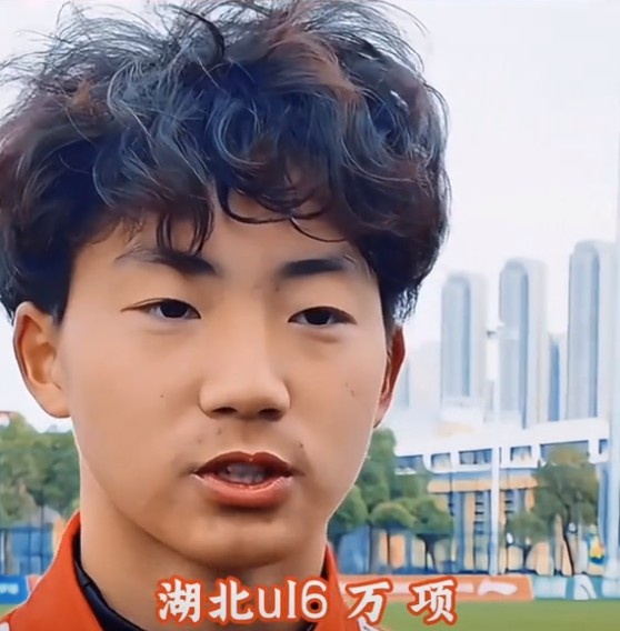  萬項談全運會吊射破門：發(fā)現(xiàn)門將站位不是很好，就很自信的射門