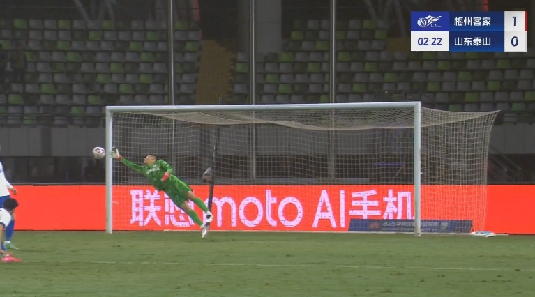  梅州開場2分鐘1-0泰山！茹子楠不停球抽射世界波攻破王大雷大門