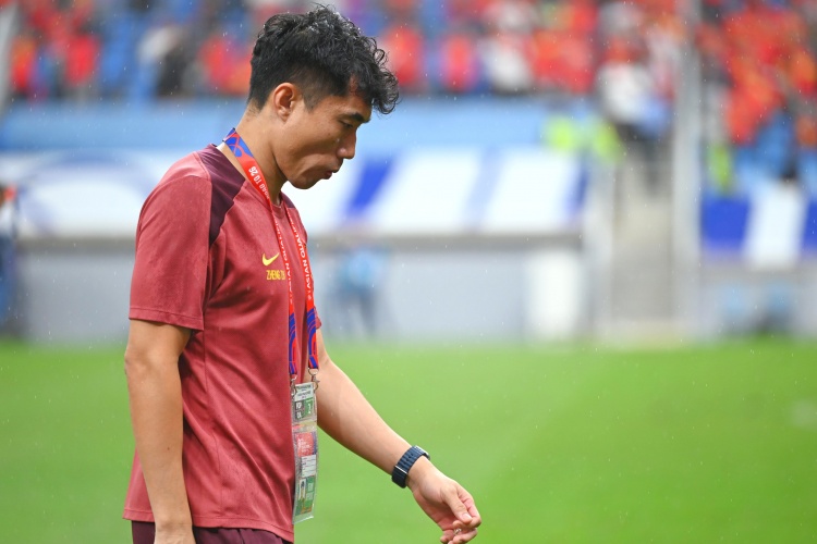  滬媒：單后腰讓國足防守承受更大壓力，若鄭智沒退役或能勝任