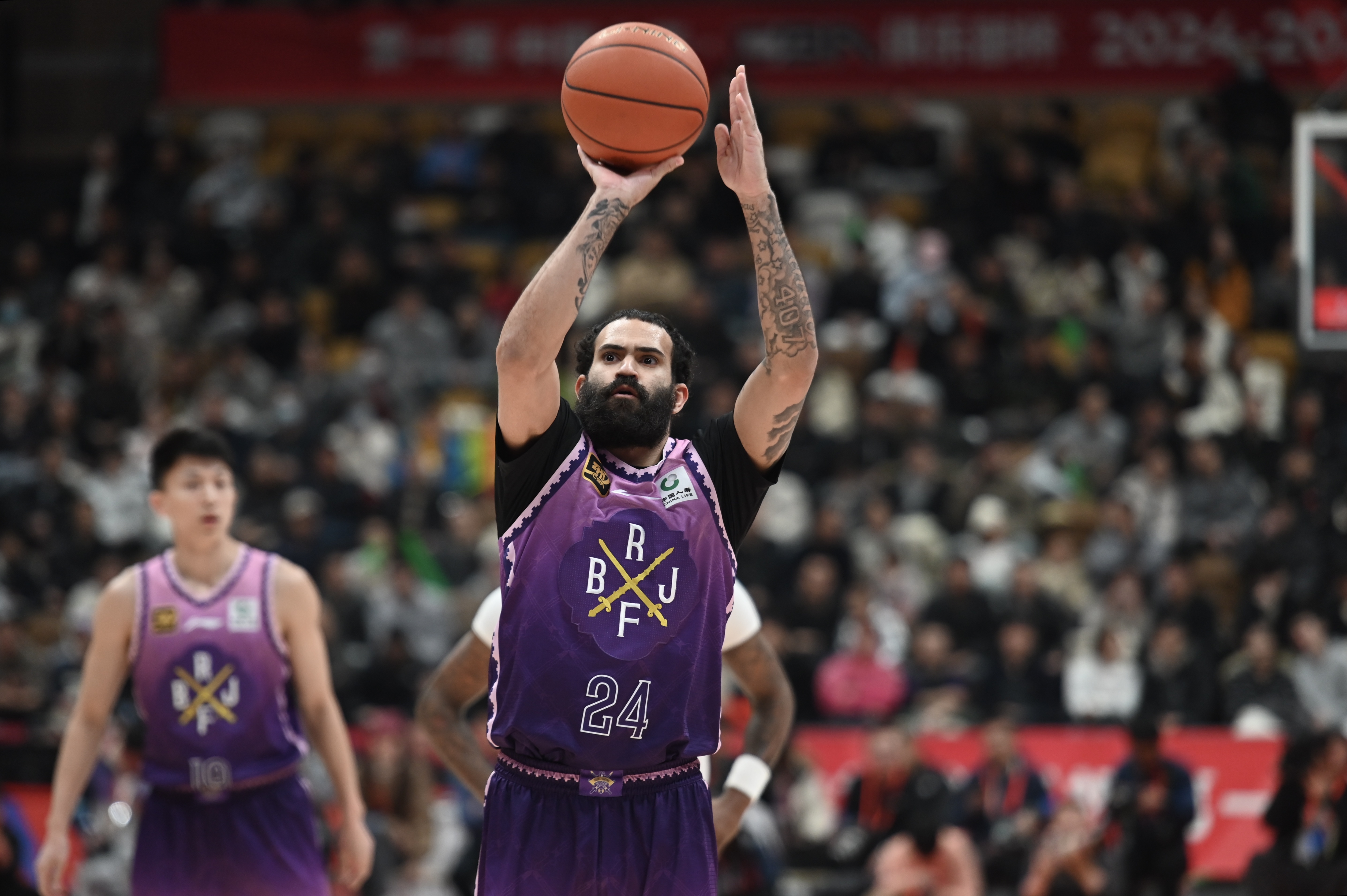  高效輸出！里勒半場各種強(qiáng)突 兩分球7中7砍下16分2籃板3助攻