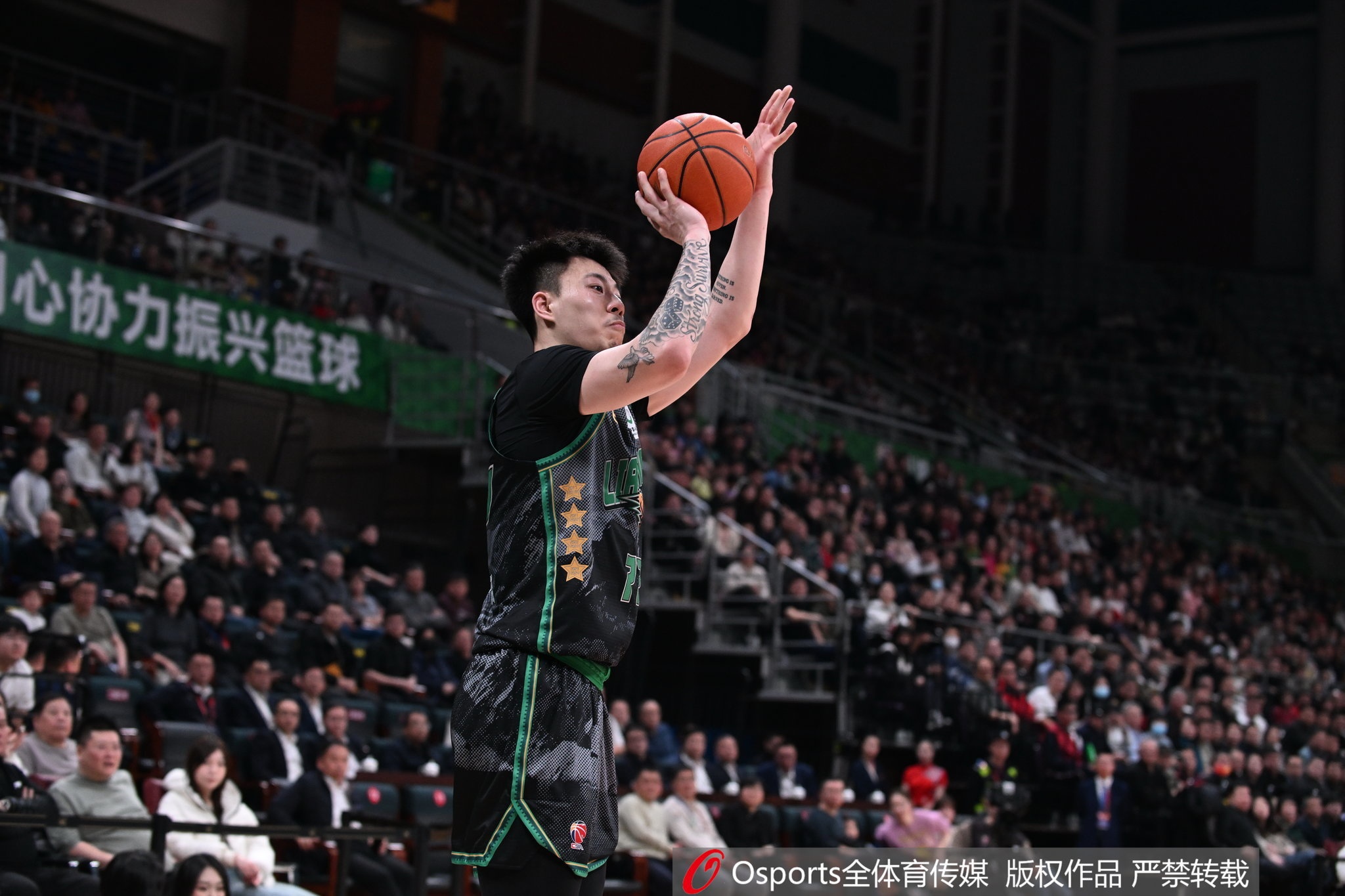  中規(guī)中矩！張鎮(zhèn)麟13中5拿到10分7板4助1斷 6失誤略多